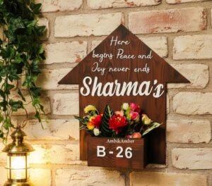 Hut Planter Nameplate